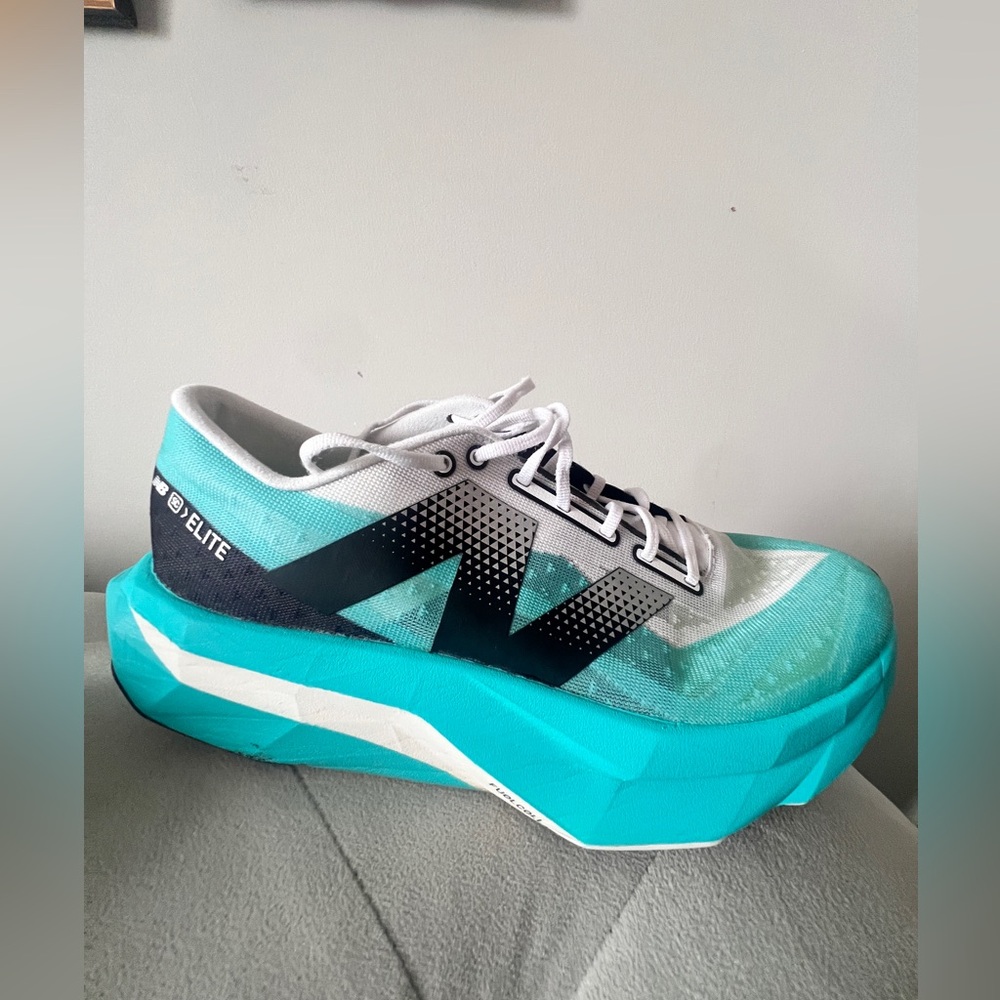 New Balance Women’s FuelCell SuperComp SC Elite V5 Size 10 Men’s Size 8.5